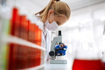 R&D SOPREMA makes significant investments for innovation. It has today a new challenge: a 65% reduction of the waterproofing products’ dependence on petroleum-based materials. Developing sustainable products has always been a priority for the group. See m